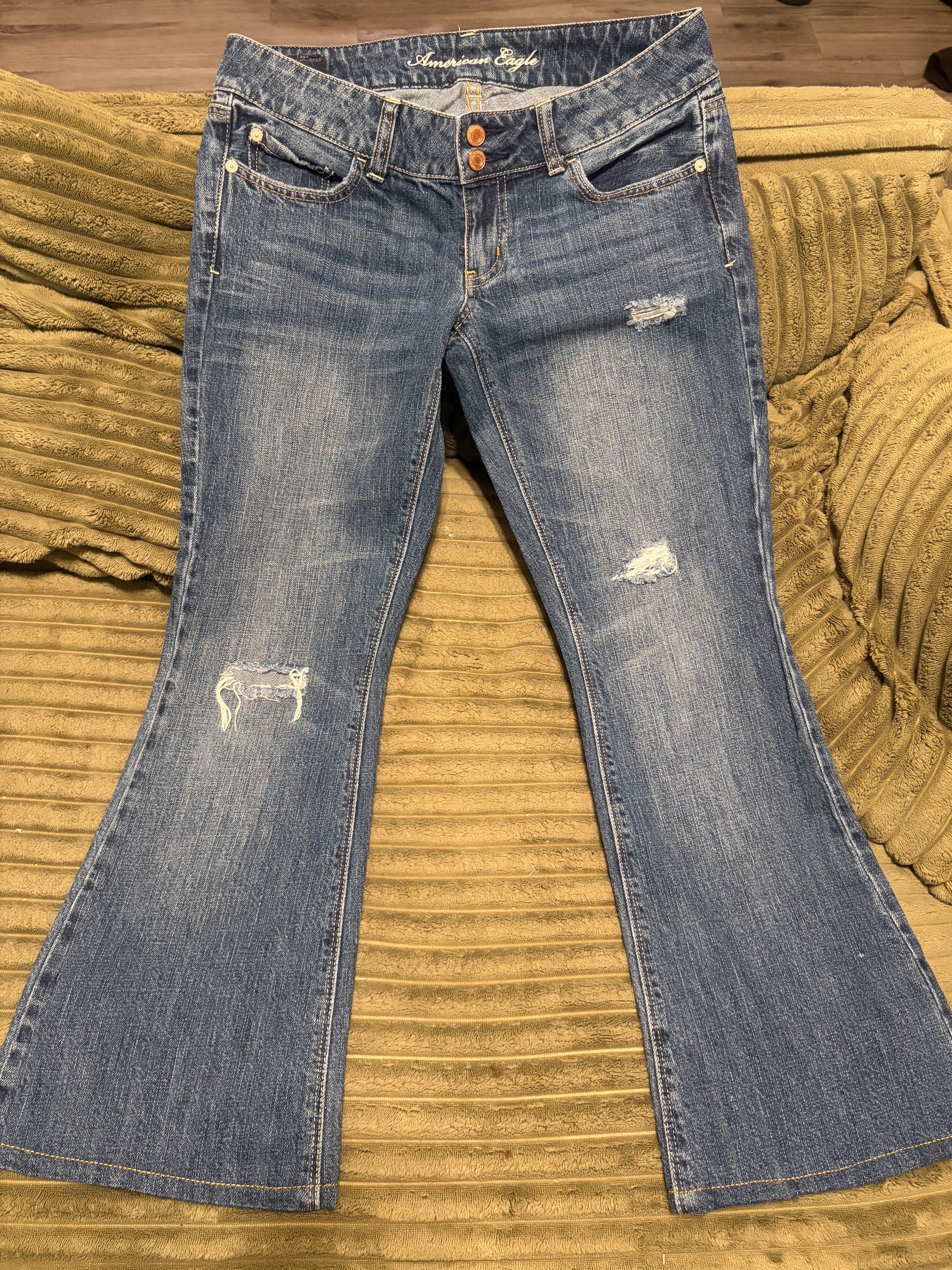 Women's American Eagle flare jeans size 6 SHORT