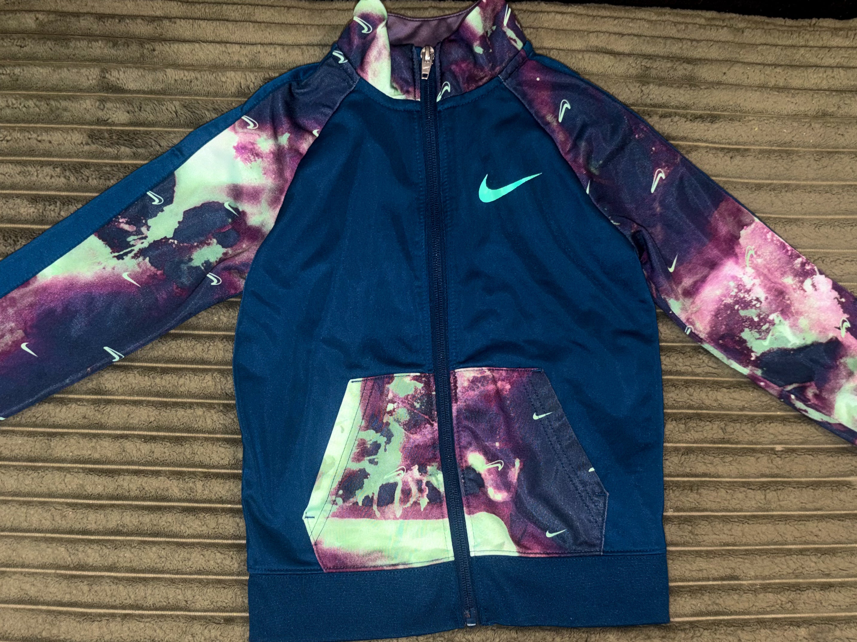 Boy's Nike jacket size 4-5 years