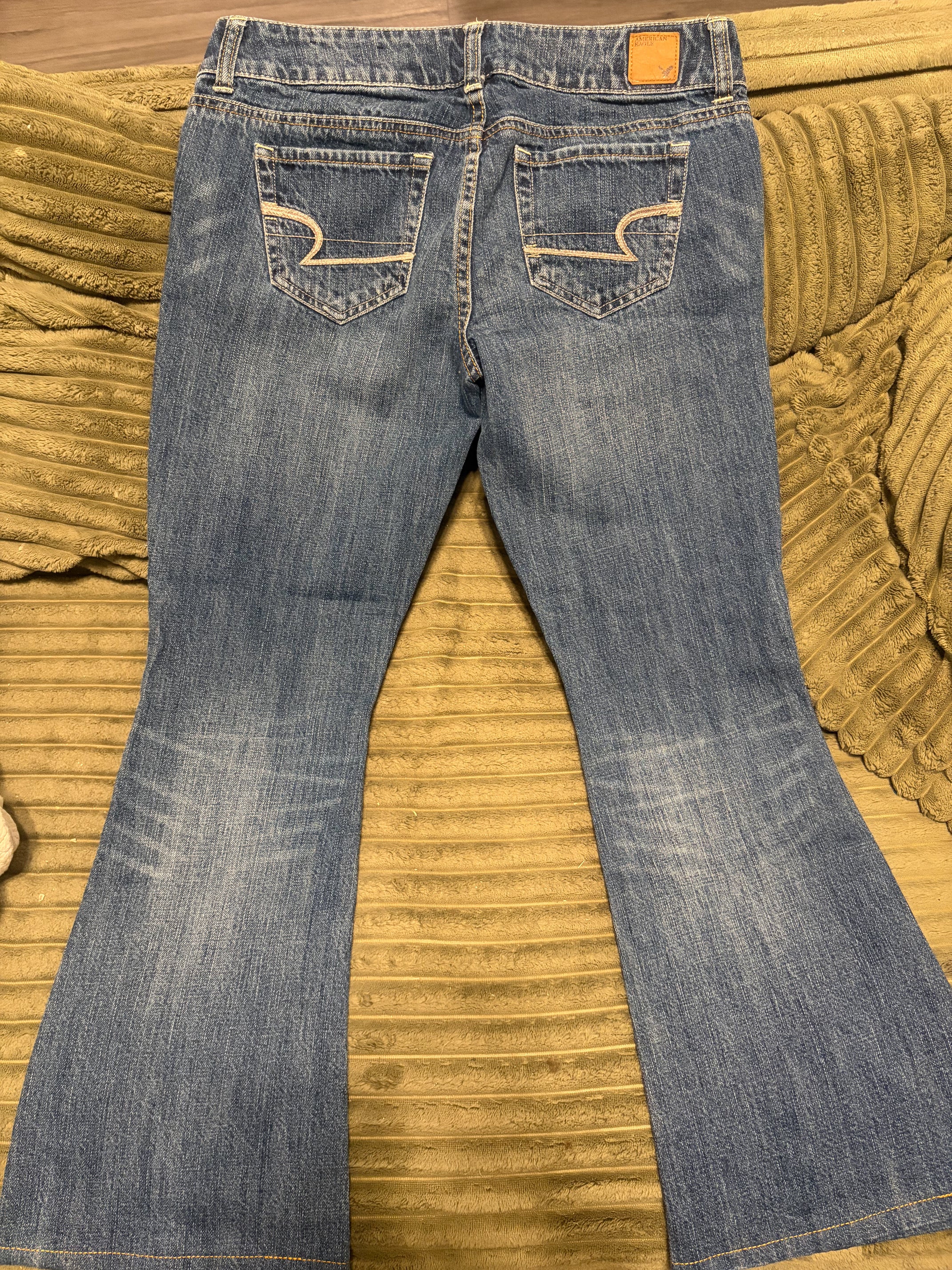 Women's American Eagle flare jeans size 6 SHORT